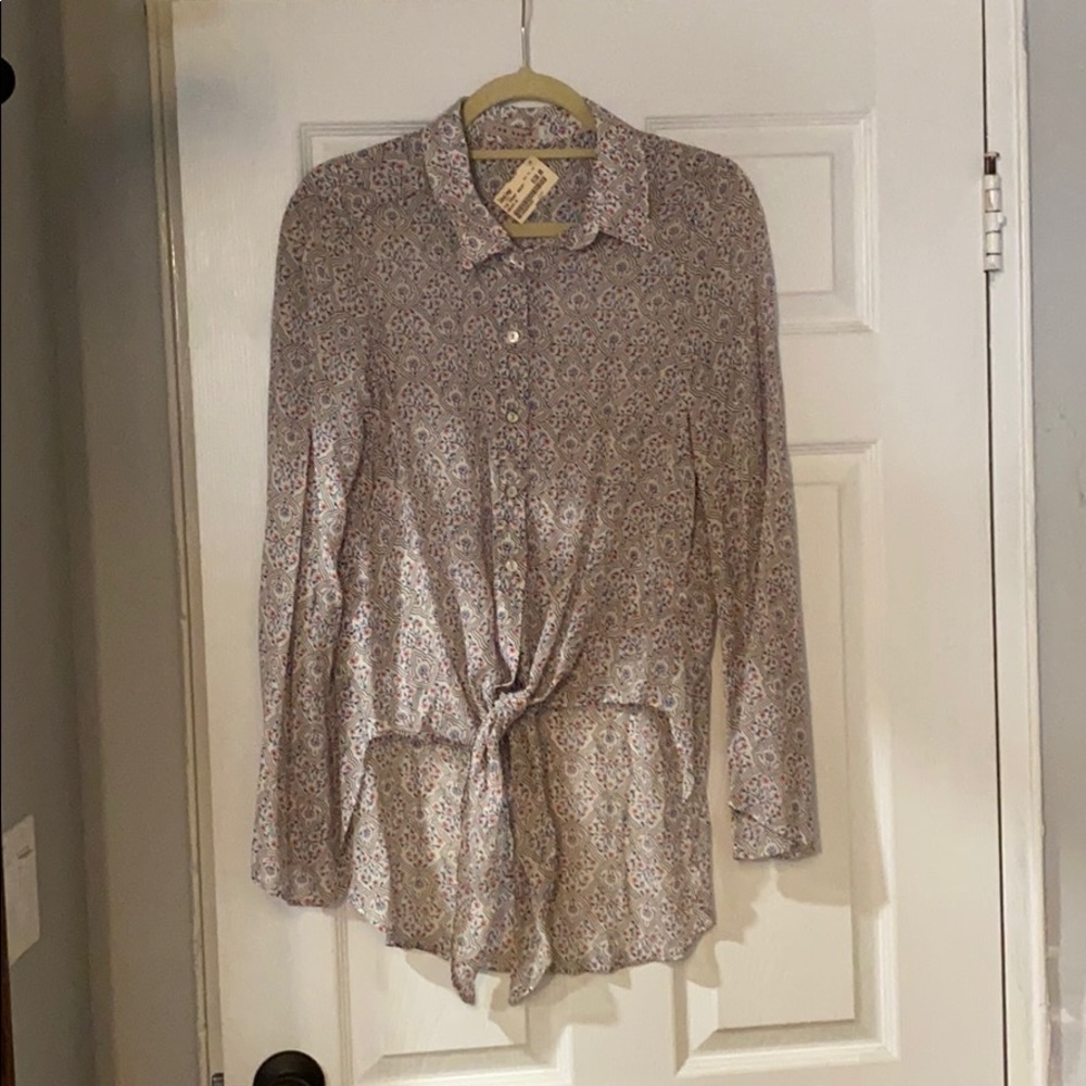 NWT Red Haute • Tie Front Printed Blouse